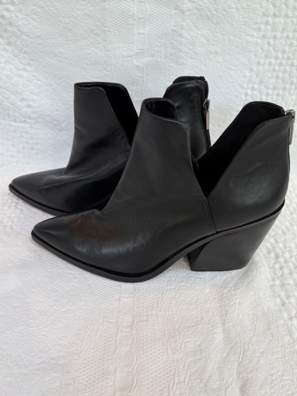 Vince Camuto Boots Womens 11M Ankle Bootie Black Leather Pointed Toe Block Heels
